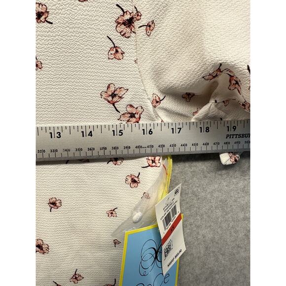 CeCe Womens Blouse Size XS White With Pink Flowers Button-Up NWT - Picture 4 of 10